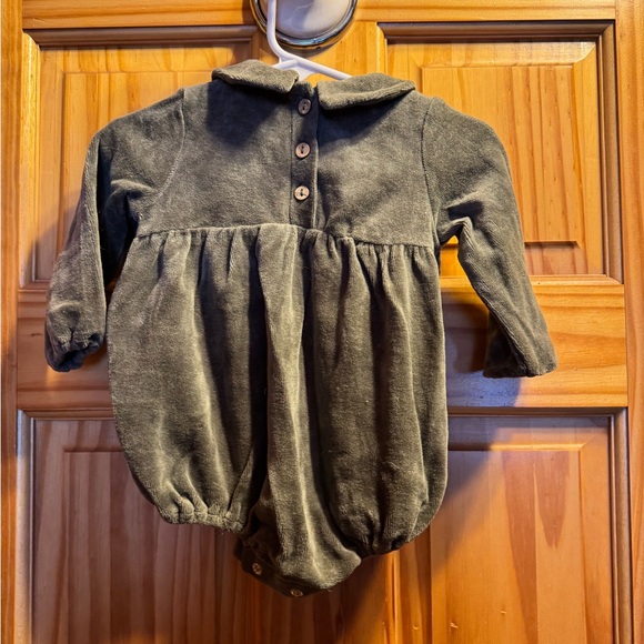 Quincy Mae Peter Pan Romper - Picture 2 of 2